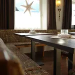 Haus Sandeck 公寓